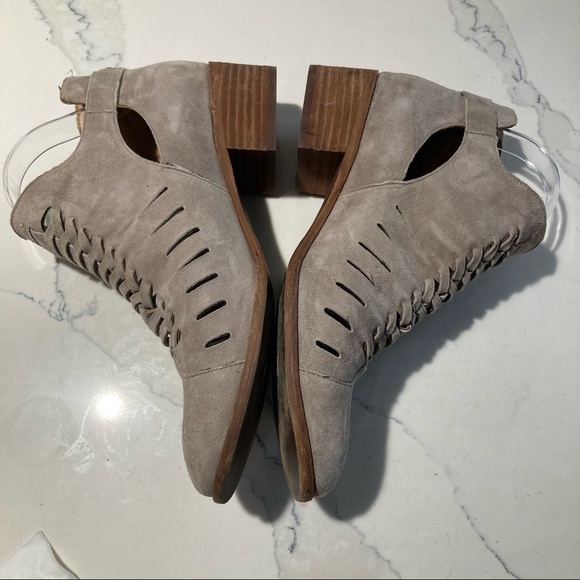 𝅺SAM EDELMAN Sz 9 Suede Crisscross  Cut Out Detail Buckles Stacked Heel Booties - Picture 14 of 15